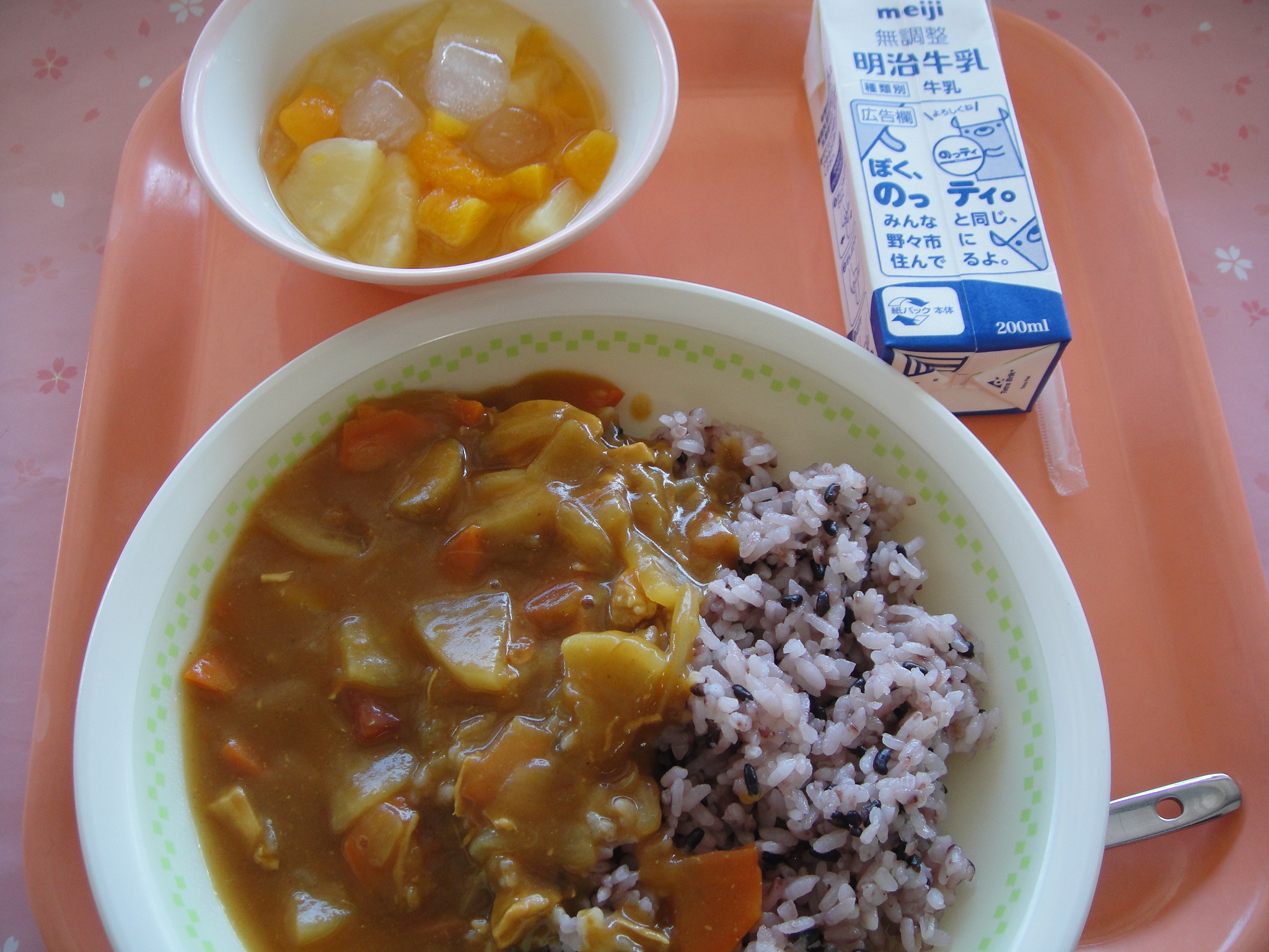 698㎉　あすかカレー　牛乳　フルーツくずたま