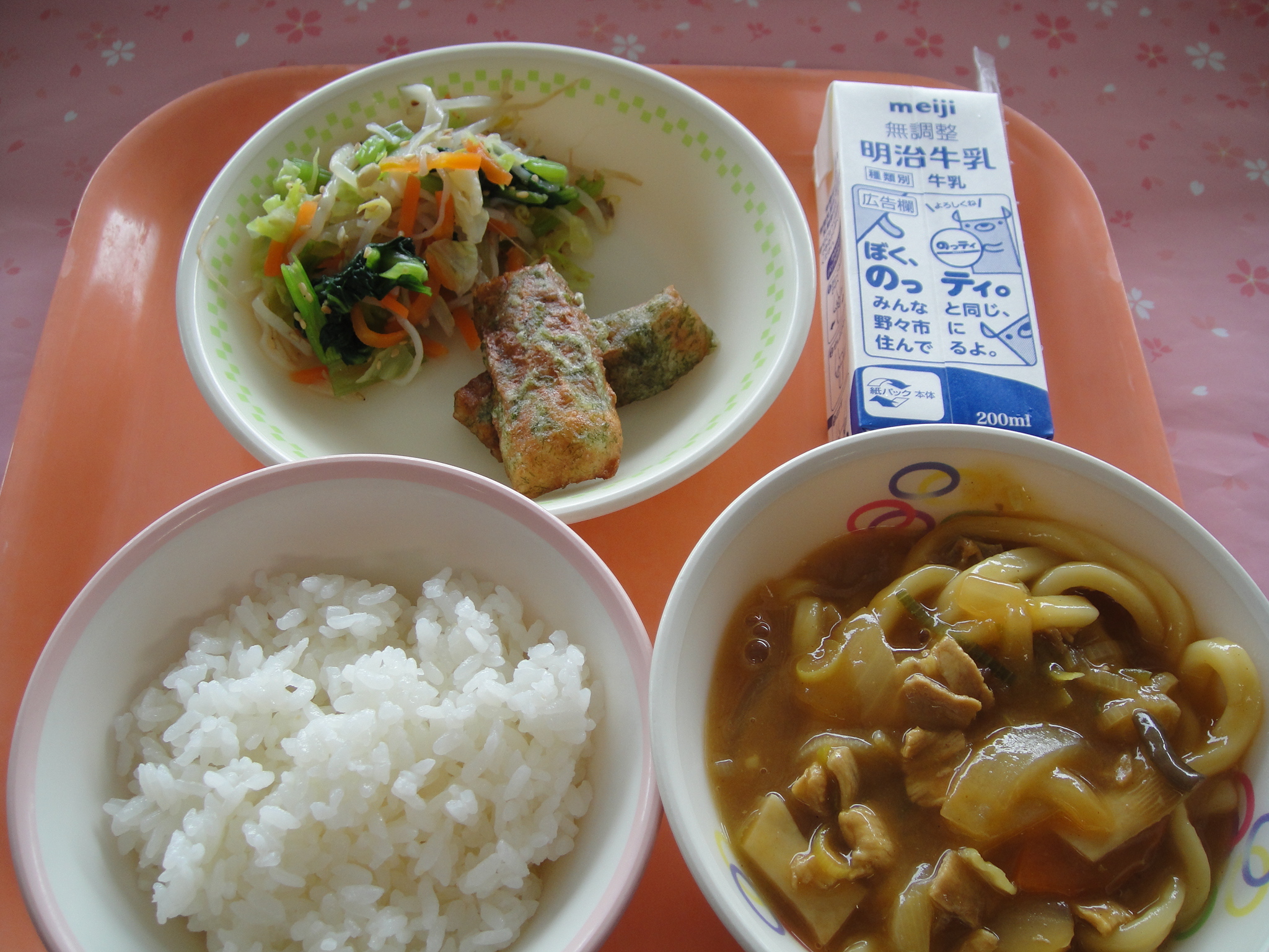 630㎉　ごはん（げん）牛乳　ちくわのいそべあげ　あおなのごまあえ　カレーうどん