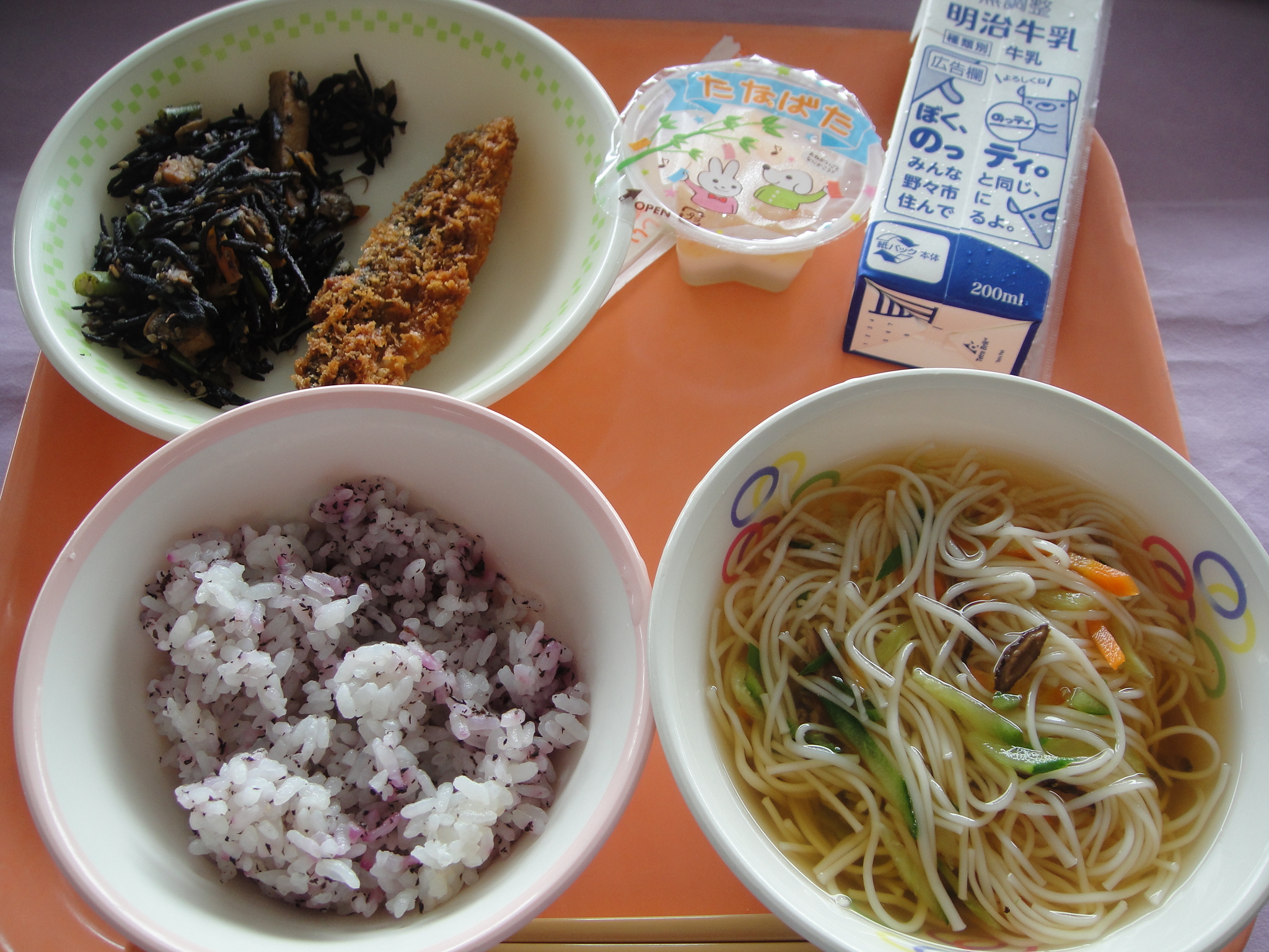 791㎉　ゆかりごはん　牛乳　とびうおフライ　ひじきのいために　たなばたそうめん　たなばたゼリー