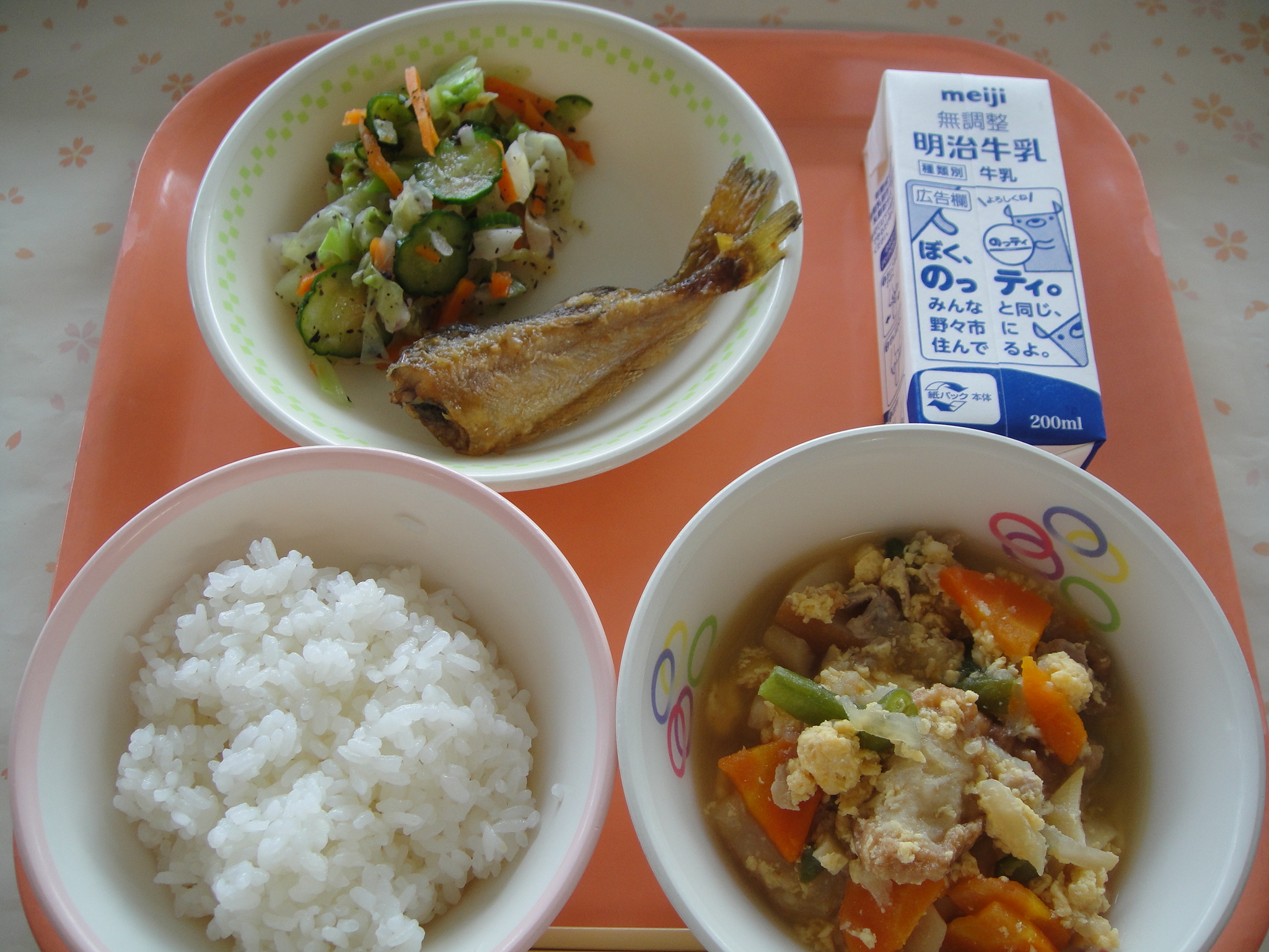 634㎉ ごはん 牛乳 はたはたのなんばんづけ ゆかりあえ あぶらふのたまごとじ