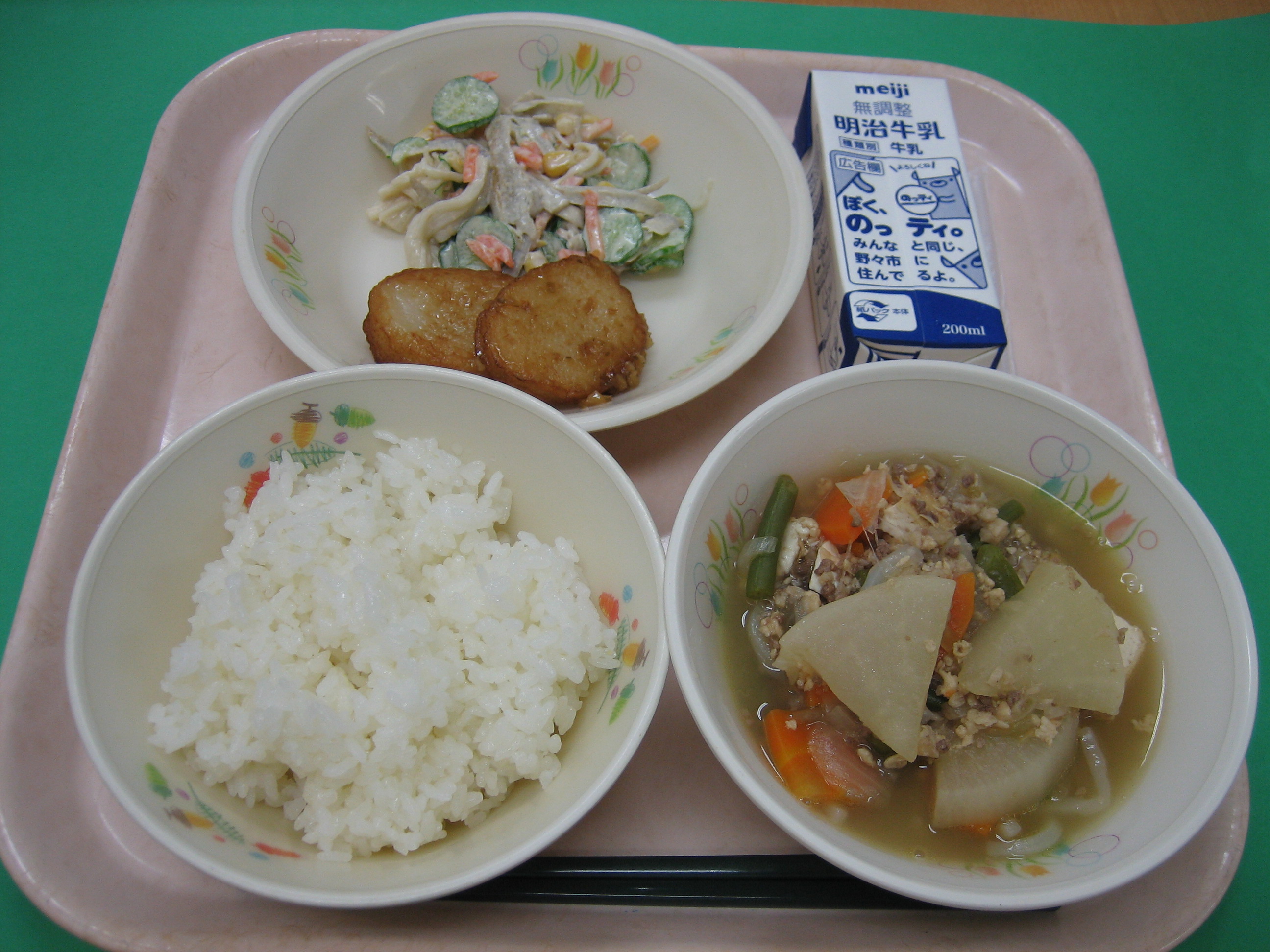 841kcal  ごはん　牛乳　三味焼き　ごぼうのごぼうマヨネーズサラダ　大根のそぼろ煮