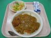 カツカレー、牛乳、野菜サラダ