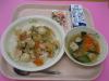 823kcal  中華丼　牛乳　肉団子スープ　アーモンド小魚