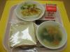 784kcal  食パン　牛乳　マカロニグラタン　グリーンサラダ　春野菜のスープ　ジャム