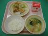 867kcal  ご飯　牛乳　鮭の味噌マヨネーズ焼き　豆腐とジャコのサラダ　揚げと小松菜の味噌汁