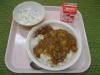 939kcal  カレー　牛乳　福神漬　フルーツヨーグルト