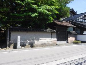 田村家土塀正面全景