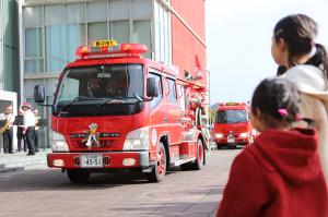 消防車両行進