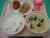 824キロカロリー、ご飯、牛乳、ピリ辛チキン、ヤーコンチャプチェ、中華風コーンスープ