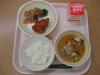 791キロカロリー、ご飯、牛乳、ヤンニョムチキン、韓国のりと小松菜のナムル、豆腐チゲ