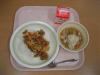767キロカロリー、牛乳、チンジャオロースー丼、ワンタンスープ