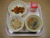 794キロカロリー、焼豚チャーハン、牛乳、鮭と大豆のケチャップからめ、水餃子スープ