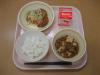 816キロカロリー、白飯、牛乳、ギョーザ、春雨サラダ、麻婆豆腐