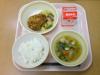764キロカロリー、白飯、牛乳、焼きメンチ、ジャーマンポテト、野菜スープ