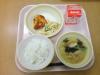 772キロカロリー、白飯、牛乳、チキンピカタ、マカロニサラダ、キャベツとさつまあげのみそ汁