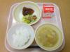 844キロカロリー、白飯、牛乳、チキンカツ、ウインナーサラダ、ごぼう抜き豚汁
