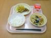 794キロカロリー、白飯、牛乳、ししゃものごま揚げ、即席あえ、肉うどん