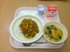 844キロカロリー、大豆のキーマカレー、牛乳、トマトと卵のスープ、ヨーグルト