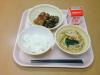 768キロカロリー、白飯、牛乳、ちくわのごま天ぷら、ひじきの炒め煮、冷やしそうめん
