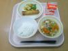841キロカロリー、白飯、牛乳、春巻き、野菜のピリ辛、八宝菜