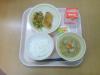 830キロカロリー、白飯、牛乳、鶏松風、昆布和え、豚汁、ふりかけ