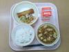 883キロカロリー、白飯、牛乳、春巻き、もやしのナムル、麻婆豆腐