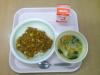 763キロカロリー、大豆のキーマカレー、牛乳、アルファベットスープ
