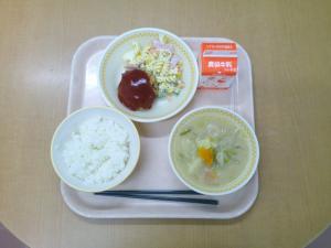 841キロカロリー、白飯、牛乳、ハンバーグ、マカロニサラダ、豆乳めった汁