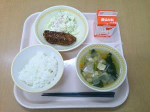 750キロカロリー、食パン、牛乳、ラザニア、グリーンサラダ、ひよこ豆のスープ、チョコパテ
