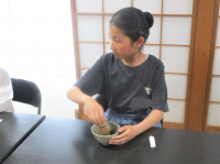 先生を見ながら