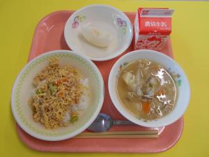 602キロカロリー、そぼろずし、ぎゅうにゅう、とんじる、なし