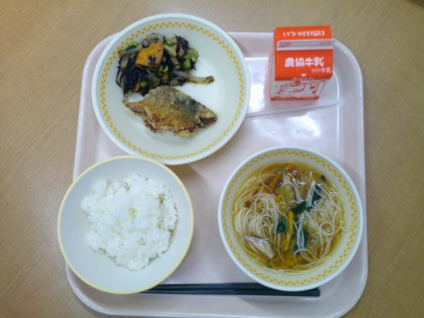 769キロカロリー、白飯、牛乳、さばのから揚げ、ひじきの炒め煮、冷しそうめん