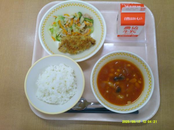 750キロカロリー、白飯、牛乳、鶏肉の香草パン粉焼き、ツナサラダ、ミネストローネ