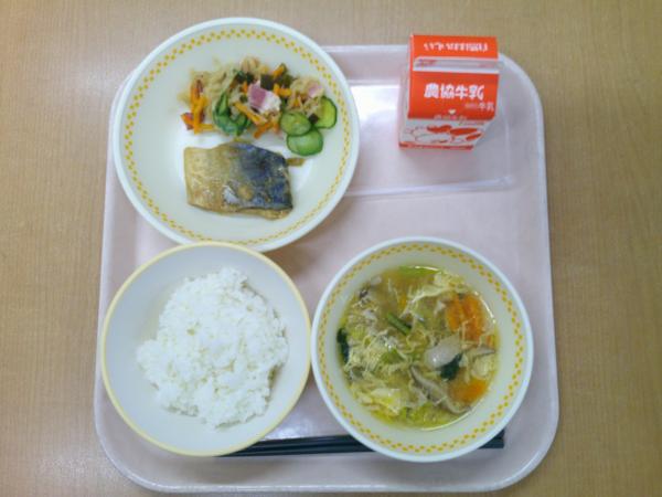 754キロカロリー、白飯、牛乳、さばの味噌煮、はりはり和え、冬瓜のかきたま汁
