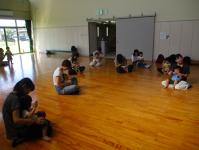 マラカスを鳴らして