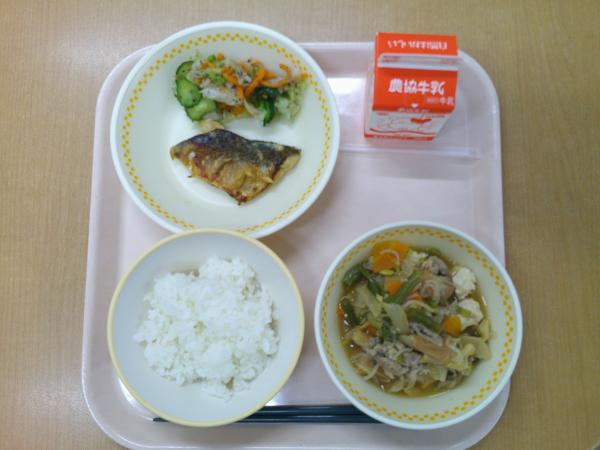 778キロカロリー、白飯、牛乳、さばの西京焼き、ゆかり和え、肉豆腐