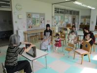 集まっています