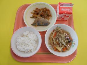 577キロカロリー、ごはん、ぎゅうにゅう、さばのみそに、こんにゃくのきんぴら、さわにわん