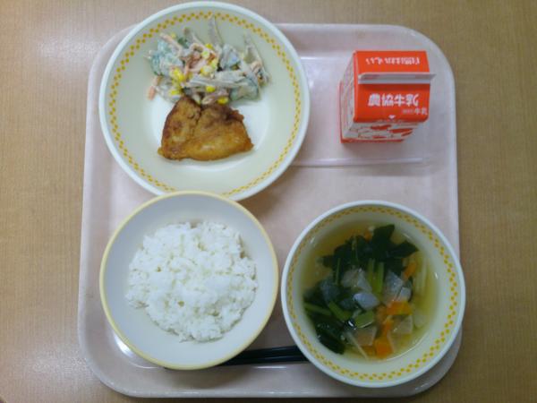 793キロカロリー、白飯、牛乳、ポークジンジャー、ごぼうマヨネーズサラダ、ペイザンヌスープ