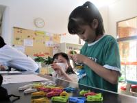 どの洗濯ばさみがいいか選ぶ子