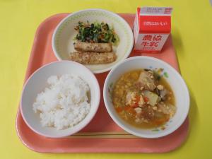 620キロカロリー、ごはん、ぎゅうにゅう、ちくわのかわりあげ、いそあえ、あぶらふのたまごとじ