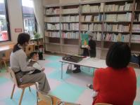 絵本読み聞かせ