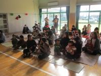 演奏に聞き入ってます