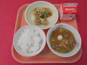 646キロカロリー、ごはん、ぎゅうにゅう、シュウマイ、もやしのナムル、はっぽうさい