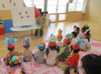 鬼のお話聞いてるよ