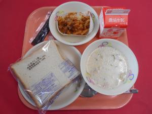 684キロカロリー、しょくぱん、ぎゅうにゅう、マカロニミートグラタン、はくさいのこめこチャウダー、チョコパテ