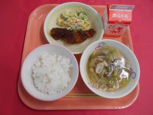 638キロカロリー、ごはん、ぎゅうにゅう、さけのフライ、タルタルサラダ、はくさいのスープ