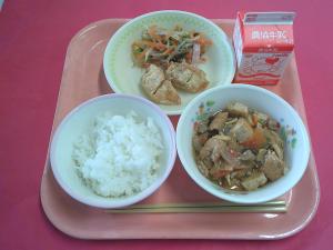 671キロカロリー、ごはん、ぎゅうにゅう、あげギョウザ、ねぎだれナムル、ジャジャンどうふ