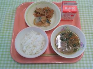 615キロカロリー、ごはん、ぎゅうにゅう、さばのみそに、こんにゃくのピリから、さわにわん