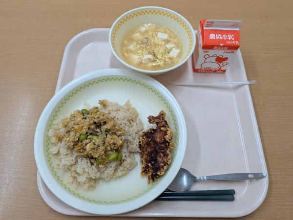 869キロカロリー、さくら飯、たけのこそぼろ丼、さばの竜田揚げ、かきたまみそ汁